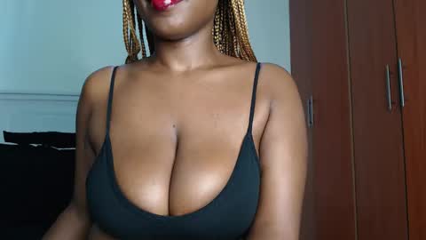 Snapshot of sweetice_01 chatting on 10/02/25, 05:14 euny online show from 10/02/25, 05:14