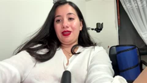 Snapshot of sweetie__annie chatting on 01/19/26, 05:00 Ana Mara i cant Make noise My family is here online show from 01/19/26, 05:00