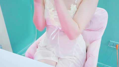 Snapshot of sweetie_bae99 chatting on 05/21/26, 04:08 sweetie_bae99 online show from 05/21/26, 04:08