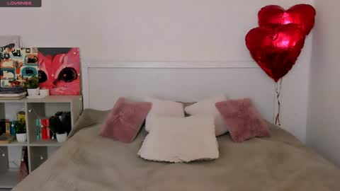 Snapshot of sweetie_candy_ chatting on 06/24/26, 02:05 Hannah online show from 06/24/26, 02:05