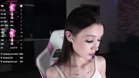 Snapshot of sweetiebones chatting on 12/07/24, 02:02 bratty gf online show from 12/07/24, 02:02