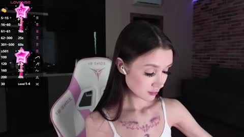 Snapshot of sweetiebones chatting on 12/12/24, 04:48 bratty gf online show from 12/12/24, 04:48