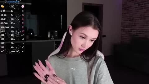 Snapshot of sweetiebones chatting on 12/29/24, 07:06 bratty gf online show from 12/29/24, 07:06