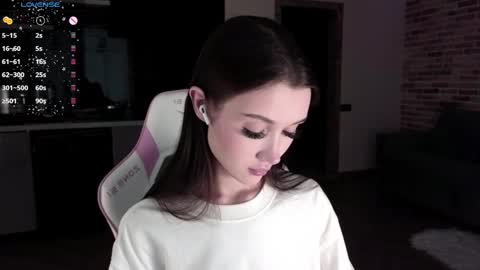 Snapshot of sweetiebones chatting on 01/13/25, 04:07 bratty gf online show from 01/13/25, 04:07