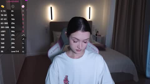 Snapshot of sweetiebones chatting on 11/25/25, 05:07 bratty gf online show from 11/25/25, 05:07