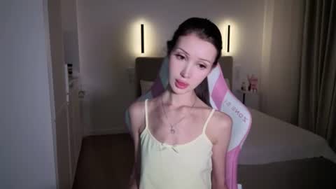 Snapshot of sweetiebones chatting on 07/26/26, 08:05 bratty gf online show from 07/26/26, 08:05