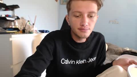 Cat online show from 11/01/25, 08:49