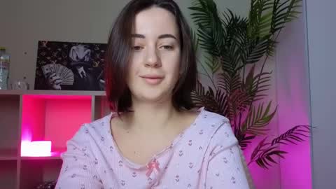 Snapshot of sweetiekendl chatting on 03/01/26, 05:04 Kendl online show from 03/01/26, 05:04