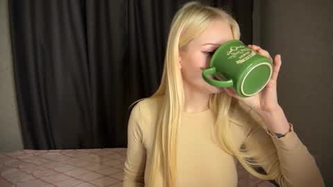 Snapshot of sweetielis chatting on 01/03/25, 04:44 sweetie Lisa3 online show from 01/03/25, 04:44