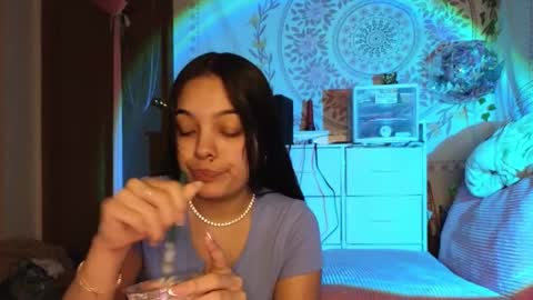 Snapshot of sweetieslikebutter chatting on 12/19/25, 06:37 Blu Sweets online show from 12/19/25, 06:37