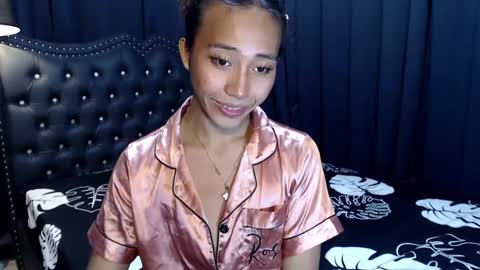 Snapshot of sweetiie_caren chatting on 03/05/25, 06:23 CAREN online show from 03/05/25, 06:23