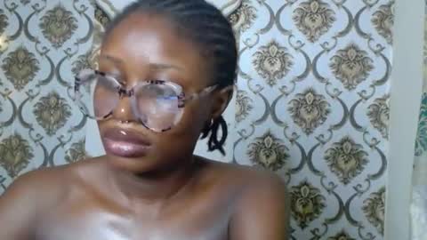 Snapshot of sweetjuicyclit chatting on 03/16/26, 01:22 zuri online show from 03/16/26, 01:22