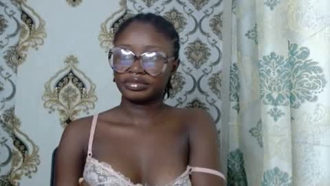 Snapshot of sweetjuicyclit chatting on 03/29/26, 07:52 zuri online show from 03/29/26, 07:52