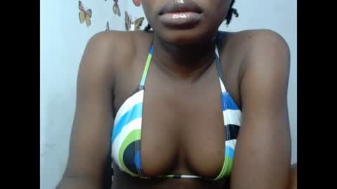 Snapshot of sweetjuicyclit chatting on 07/17/26, 02:13 zuri online show from 07/17/26, 02:13