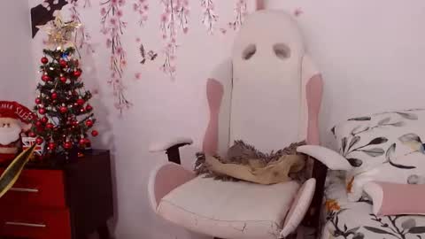 Snapshot of sweetkatik chatting on 12/19/25, 04:25 karen online show from 12/19/25, 04:25