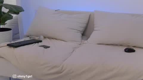 SweetKira1 online show from 10/23/25, 06:45