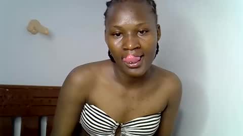 Snapshot of sweetlavie_ chatting on 03/17/26, 02:20 Titi online show from 03/17/26, 02:20