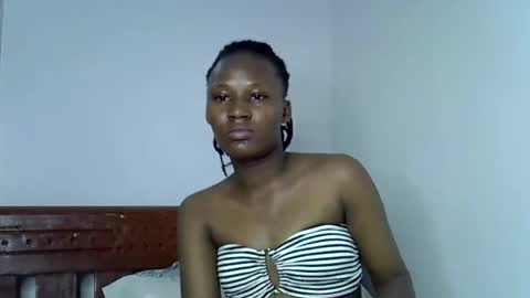 Snapshot of sweetlavie_ chatting on 03/29/26, 09:26 Titi online show from 03/29/26, 09:26