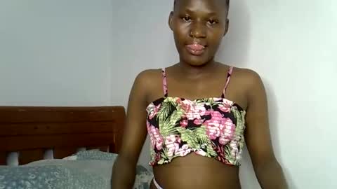 Snapshot of sweetlavie_ chatting on 04/07/26, 11:32 Titi online show from 04/07/26, 11:32