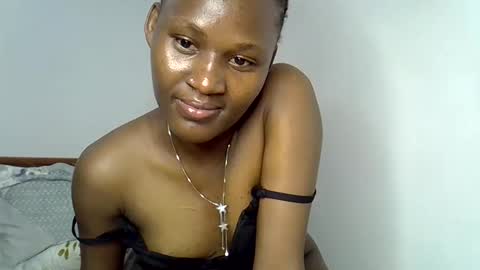 Snapshot of sweetlavie_ chatting on 04/08/26, 11:43 Titi online show from 04/08/26, 11:43