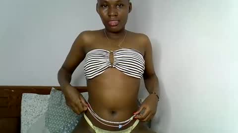 Snapshot of sweetlavie_ chatting on 04/10/26, 01:49 Titi online show from 04/10/26, 01:49