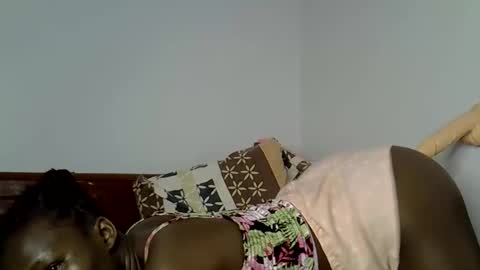 Snapshot of sweetlavie_ chatting on 04/18/26, 11:14 Titi online show from 04/18/26, 11:14