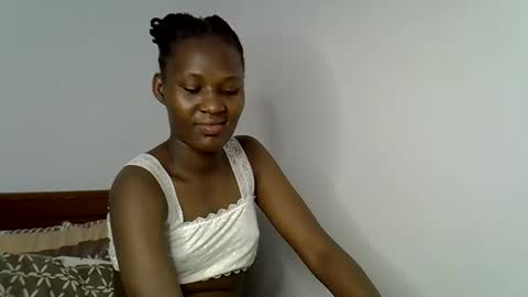 Snapshot of sweetlavie_ chatting on 04/22/26, 09:38 Titi online show from 04/22/26, 09:38