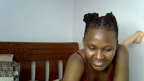 Snapshot of sweetlavie_ chatting on 04/25/26, 01:41 Titi online show from 04/25/26, 01:41