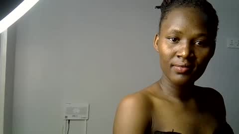 Snapshot of sweetlavie_ chatting on 04/27/26, 02:04 Titi online show from 04/27/26, 02:04