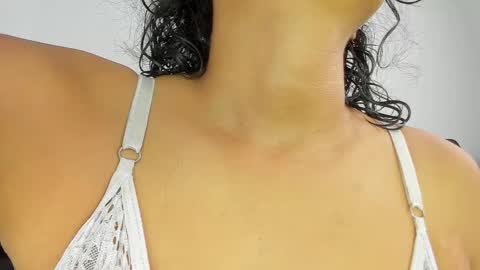 Snapshot of sweetlesbianseduction chatting on 04/23/26, 02:19 Azulandvioleta online show from 04/23/26, 02:19