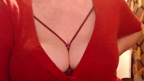 Snapshot of sweetli_angel chatting on 10/12/25, 01:26 sweetli_angel online show from 10/12/25, 01:26