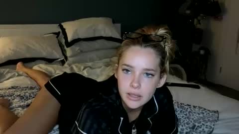 Snapshot of sweetlikedolly chatting on 03/04/26, 11:22 Dolly online show from 03/04/26, 11:22