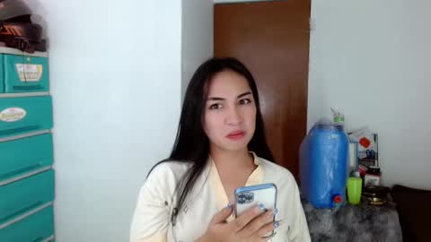 Snapshot of sweetlilly_18 chatting on 12/05/24, 06:33 Lilly online show from 12/05/24, 06:33