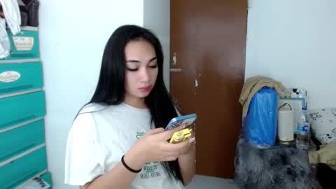 Snapshot of sweetlilly_18 chatting on 12/11/24, 06:31 Lilly online show from 12/11/24, 06:31