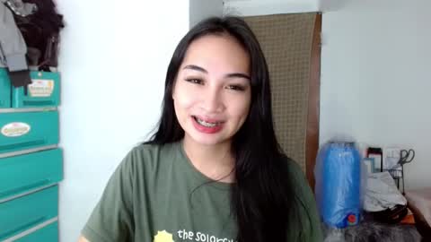 Snapshot of sweetlilly_18 chatting on 12/14/24, 05:25 Lilly online show from 12/14/24, 05:25