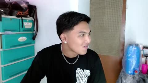 Snapshot of sweetlilly_18 chatting on 12/15/24, 02:27 Lilly online show from 12/15/24, 02:27