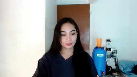 Snapshot of sweetlilly_18 chatting on 01/01/25, 05:11 Lilly online show from 01/01/25, 05:11