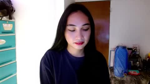 Snapshot of sweetlilly_18 chatting on 01/22/25, 12:06 Lilly online show from 01/22/25, 12:06