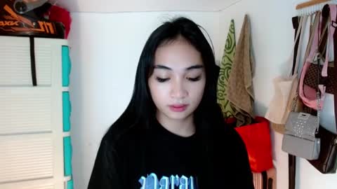 Snapshot of sweetlilly_18 chatting on 02/20/25, 05:33 Lilly online show from 02/20/25, 05:33