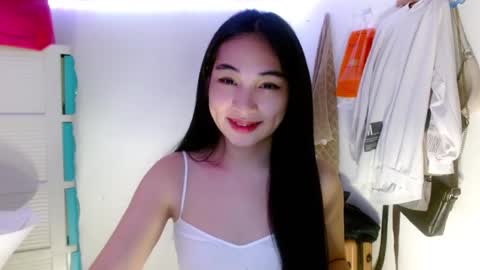 Snapshot of sweetlilly_18 chatting on 03/12/25, 02:20 Lilly online show from 03/12/25, 02:20