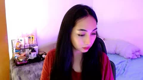 Snapshot of sweetlilly_18 chatting on 10/17/25, 02:37 Lilly online show from 10/17/25, 02:37