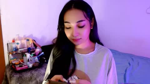 Snapshot of sweetlilly_18 chatting on 11/08/25, 02:12 Lilly online show from 11/08/25, 02:12