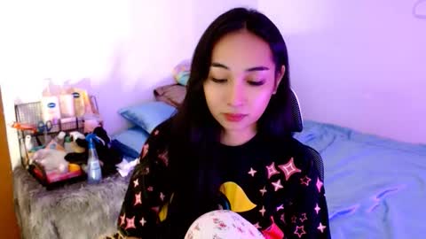 Snapshot of sweetlilly_18 chatting on 11/11/25, 02:55 Lilly online show from 11/11/25, 02:55