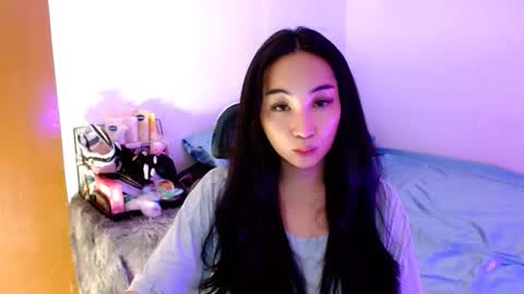 Snapshot of sweetlilly_18 chatting on 11/15/25, 01:58 Lilly online show from 11/15/25, 01:58