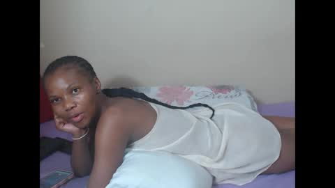 Snapshot of sweetlipss_ chatting on 09/10/25, 05:13 sweetlipss_ online show from 09/10/25, 05:13