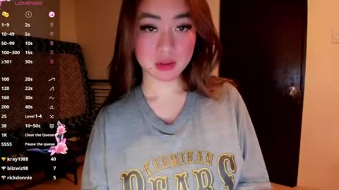 Snapshot of sweetlovepinay04 chatting on 06/17/26, 01:01 Zoe online show from 06/17/26, 01:01