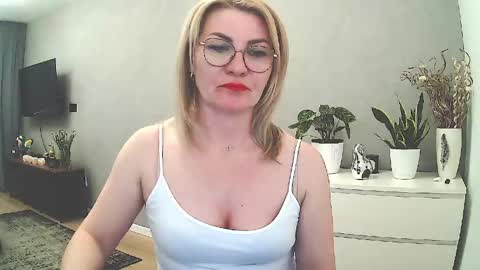 Snapshot of sweetmarthaaa chatting on 04/28/26, 03:06 sweetmarthaaa online show from 04/28/26, 03:06
