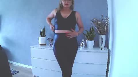 Snapshot of sweetmarthaaa chatting on 06/15/26, 08:49 sweetmarthaaa online show from 06/15/26, 08:49