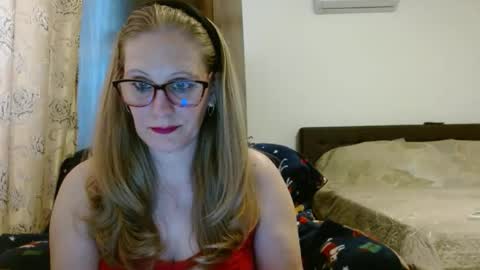 Snapshot of sweetmayaxoxo chatting on 05/04/26, 11:06 sweetmayaxoxo online show from 05/04/26, 11:06