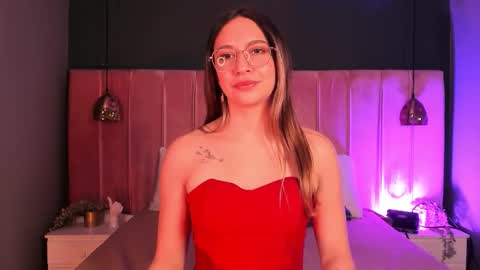 Snapshot of sweetmelodyyy_ chatting on 02/18/26, 05:09 sweetmelodyyy online show from 02/18/26, 05:09